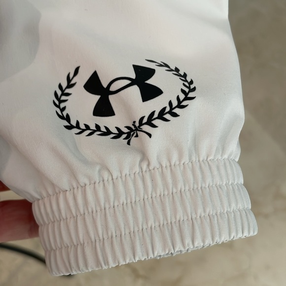 NWT UNDER ARMOUR LIGHTWEIGHT HOODED JACKET - Picture 2 of 8